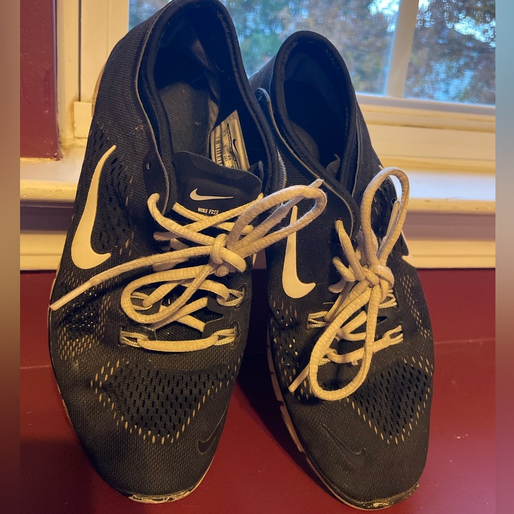Black Nike Free Tennis Shoes 8.5
